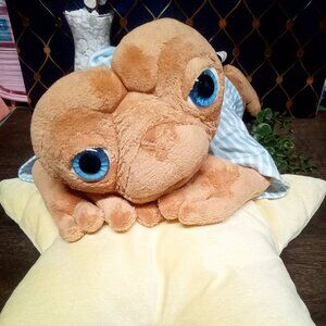 E.T. Plush in Striped Pajamas on Star – Universal Studios Exclusive